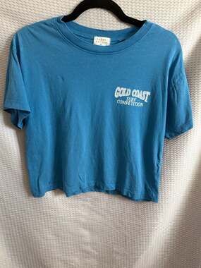 Urban Nation Blue Gold Coast Surf Competition World Finals Graphic Cropped T-Shi